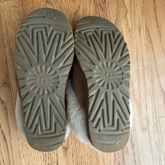 UGG Cream Fur Lined Footwear - Picture 3 of 3